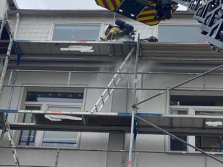 FW Bremerhaven: Gemeldeter Dachstuhlbrand