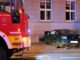 FW Celle: Verkehrsunfall - PKW gegen Hauswand