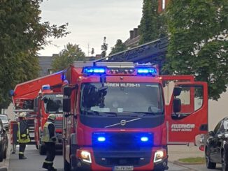 FW Düren: Küchenbrand und verrauchter Treppenraum im Dürener Stadtteil Grüngürtel