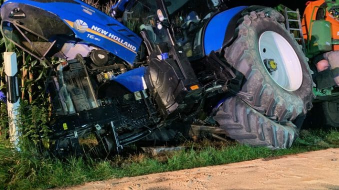 FW-KLE: Pkw kollidiert mit Traktor
