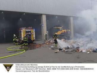 FW-M: Brennendes Müllfahrzeug (Maxvorstadt)