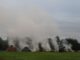FW-PI: Barmstedt: Etwa 50 Rundballen Heu verbrannt - Feuerwehr bewahrt die gleiche Menge vor Schaden