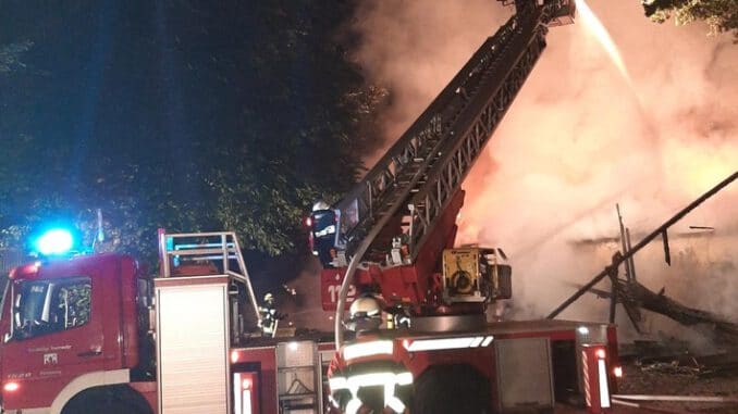 FW-ROW: Großbrand in Sottrum/Kälberstall komplett zerstört