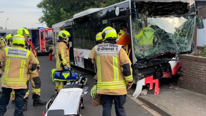 FW-Stolberg: Verkehrsunfall mit Bus