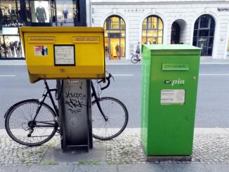 Briefkästen von Deutsche Post und Pin Mail AG, über dts Nachrichtenagentur