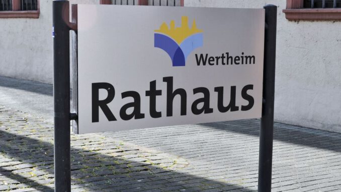 Rathaus-Schild.jpg