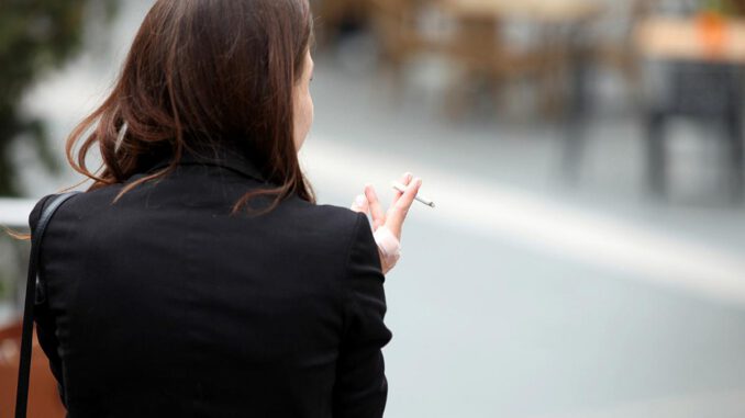 Raucherin, über dts Nachrichtenagentur