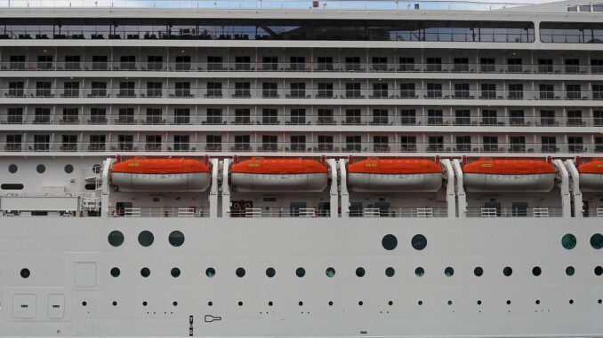 Kreuzfahrtschiff mit Rettungsbooten, über dts Nachrichtenagentur
