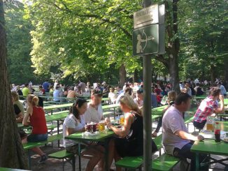 Biergarten in Vor-Corona-Zeiten, über dts Nachrichtenagentur