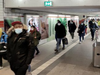 Pendler mit Corona-Masken, über dts Nachrichtenagentur