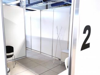 Leere Kabine in einem Impfzentrum, über dts Nachrichtenagentur