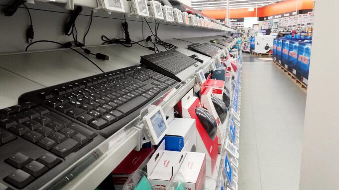 Computertastaturen in einem Elektronik-Fachmarkt, über dts Nachrichtenagentur