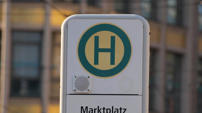 1648149818_dts_image_3373_etjshrtopa_889_1200_840.jpg Bushaltestelle, über dts Nachrichtenagentur