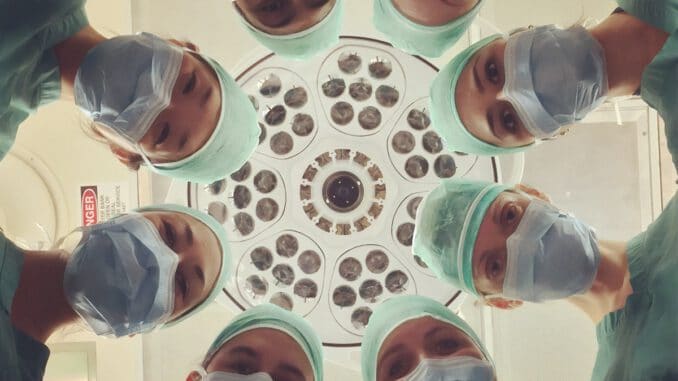 Foto von National Cancer Institute people in white shirt holding clear drinking glasses
