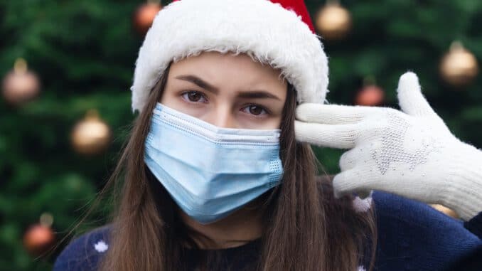 Foto von Volodymyr Hryshchenko woman in red and white santa hat