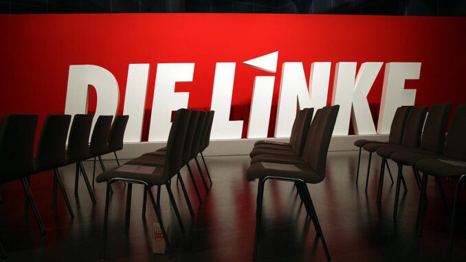 dts_image_11710_tdkehhirnn_889_1200_840.jpg Linkspartei-Logo auf Parteitag, über dts Nachrichtenagentur
