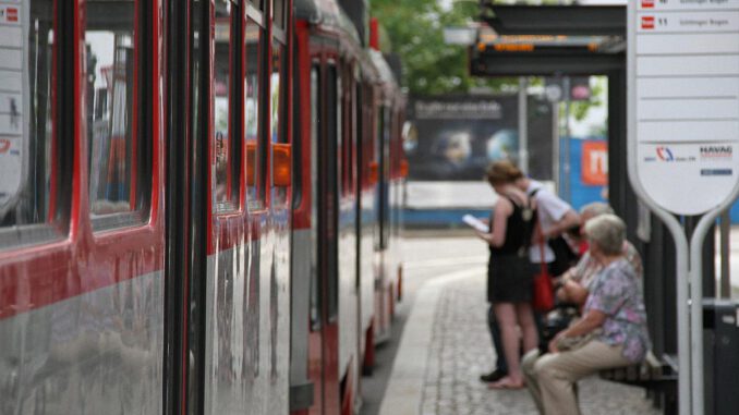 Straßenbahnhaltestelle, über dts Nachrichtenagentur