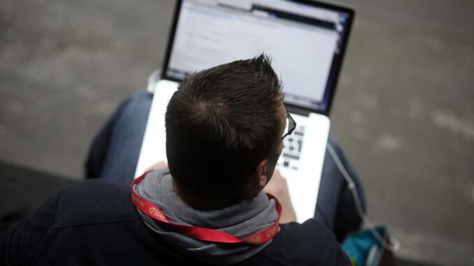 dts_image_7766_egjdsaenbp_889_1200_840.jpg Computer-Nutzer, über dts Nachrichtenagentur