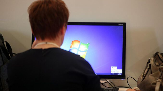 dts_image_8197_bjqhnkptpn_889_1200_840.jpg Computer-Nutzerin, über dts Nachrichtenagentur