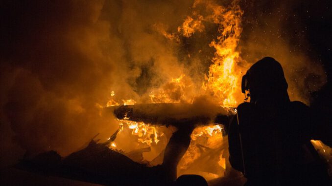 flame-car-fire-vehicle-fire-delete-5211490-3-e1625572362218.jpg