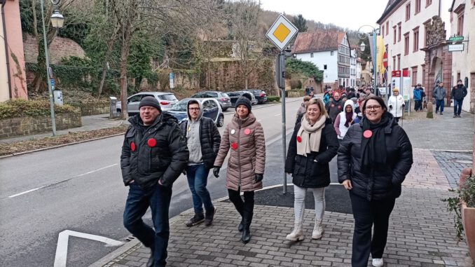 Spaziergaenger-Wertheim-gegen-Corona-Massnahmen-20.02.2022-RayMedia.de-Bild-9.jpg