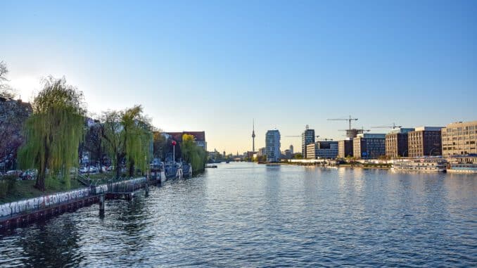 1688544668_spree-berlin-bundestag-5117551.jpg