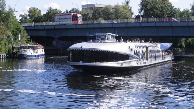 1699866482_schiff-spandau-berlin-5429191.jpg