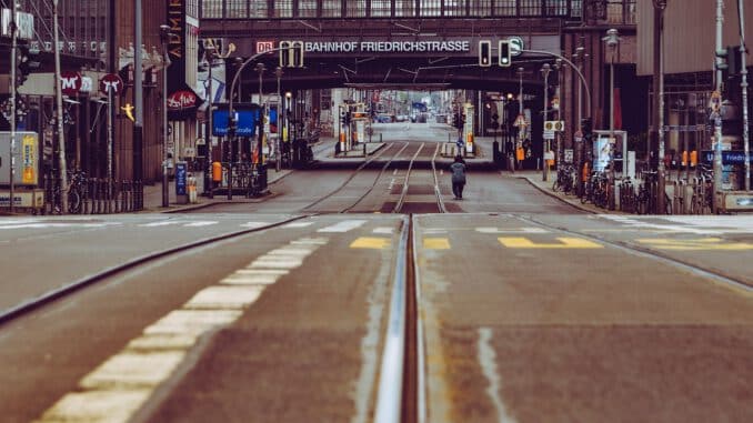 1700123405_road-empty-city-deserted-tracks-5250967.jpg