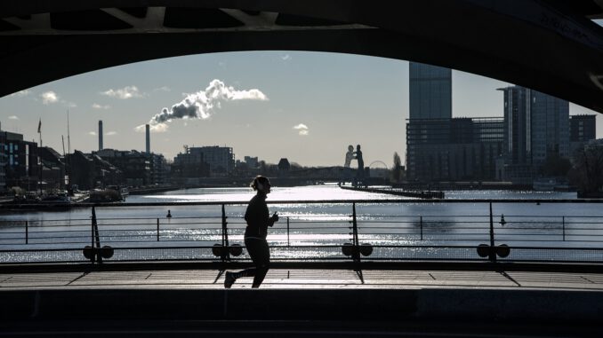 1700131481_jog-flow-bridge-tomorrow-runner-4960507.jpg