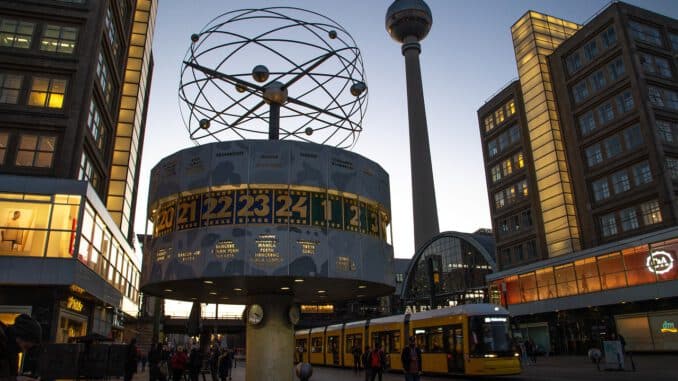 1700153956_alexanderplatz-tv-tower-city-5801365.jpg