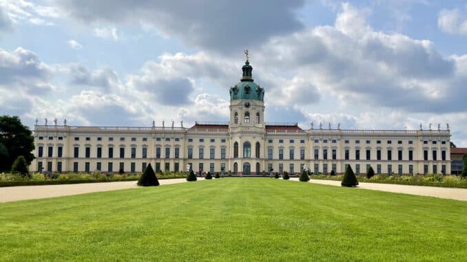 1700305799_charlottenburg-palace-berlin-castle-6601442.jpg