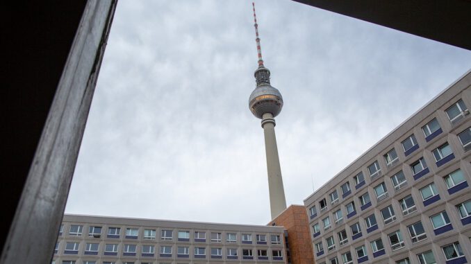 berlin-tv-tower-city-sky-clouds-5613467.jpg