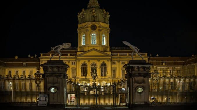 charlottenburg-palace-castle-berlin-5154919.jpg